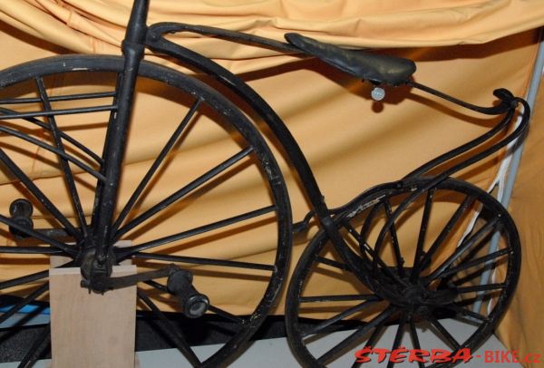 16/B. Musée d'art et d'industrie, depo – France