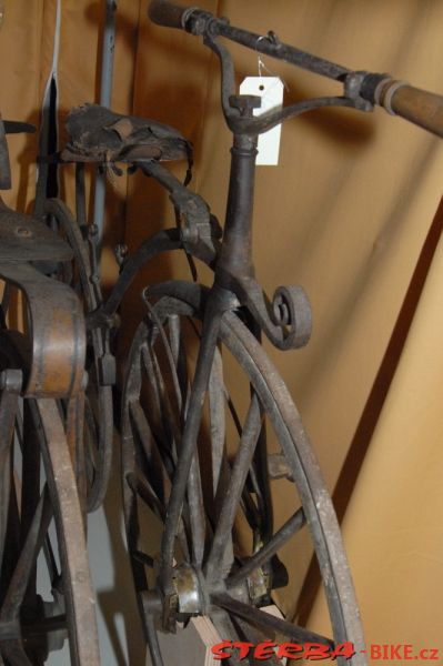 16/B. Musée d'art et d'industrie, depo – France