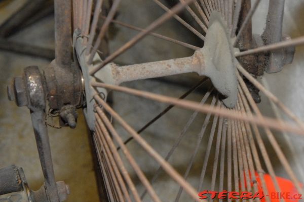 16/B. Musée d'art et d'industrie, depo – France