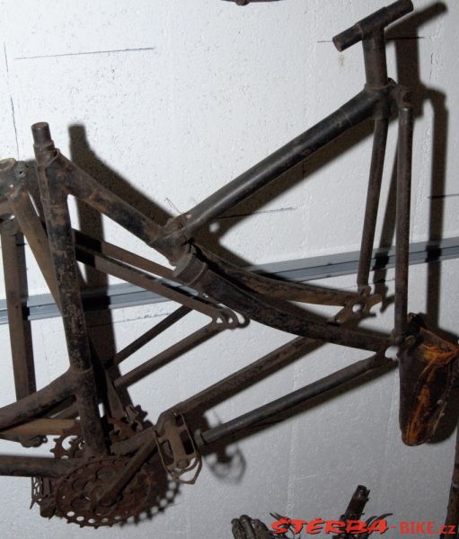 16/B. Musée d'art et d'industrie, depo – France