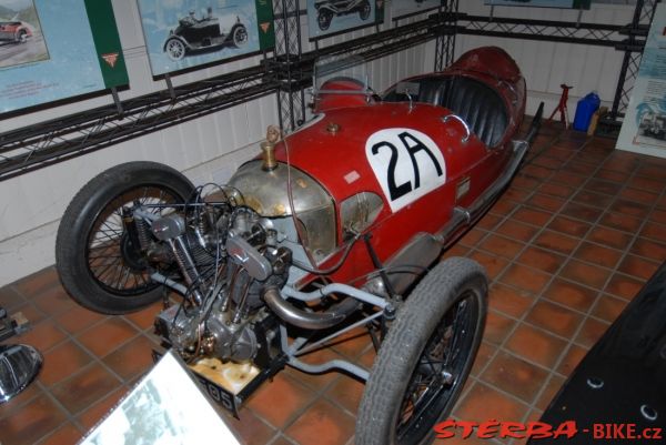 97/B - BROOKLANDS motor museum