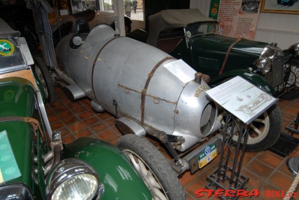 97/B - BROOKLANDS motor museum