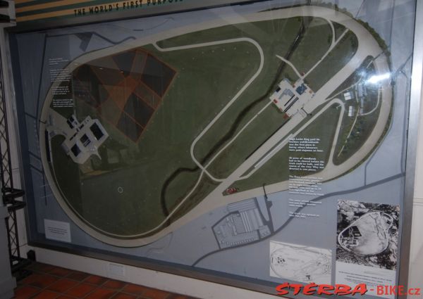 97/C - BROOKLANDS motor racing circuit