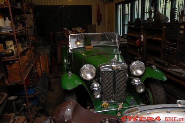 97/B - BROOKLANDS motor museum