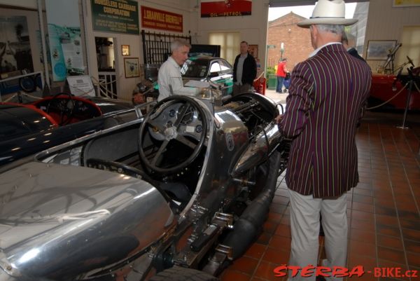 97/B - BROOKLANDS motor museum