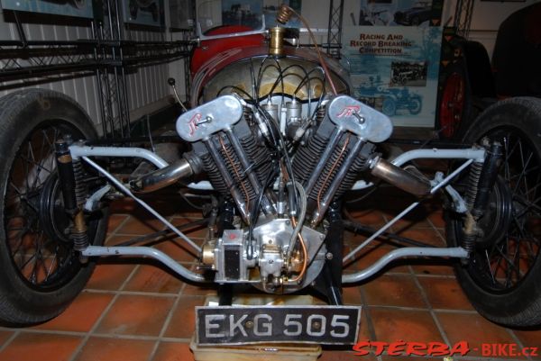 97/B - BROOKLANDS motor museum