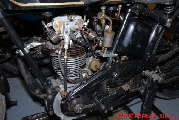 97/B - BROOKLANDS motor museum