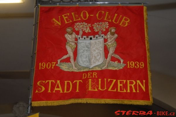 94/B - Nationales VELO-MUSEUM (flags)