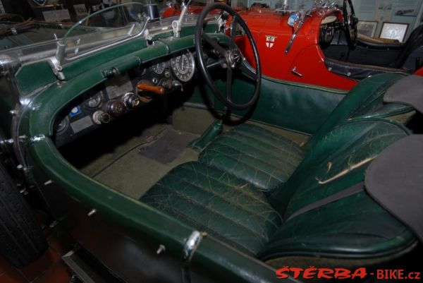 97/B - BROOKLANDS motor museum