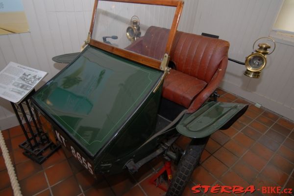 97/B - BROOKLANDS motor museum