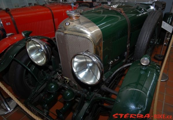 97/B - BROOKLANDS motor museum
