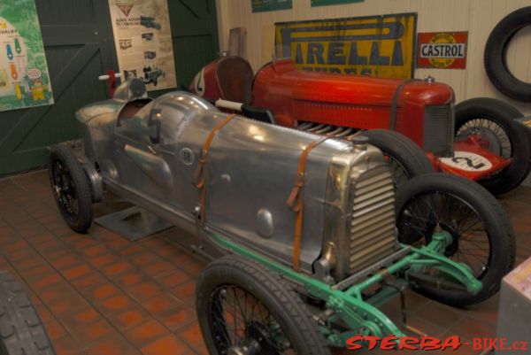 97/B - BROOKLANDS motor museum