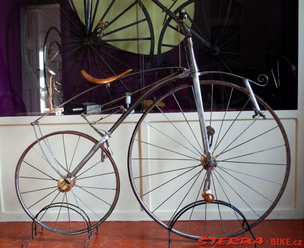 08/A. Moto velo musée, Domazan – France