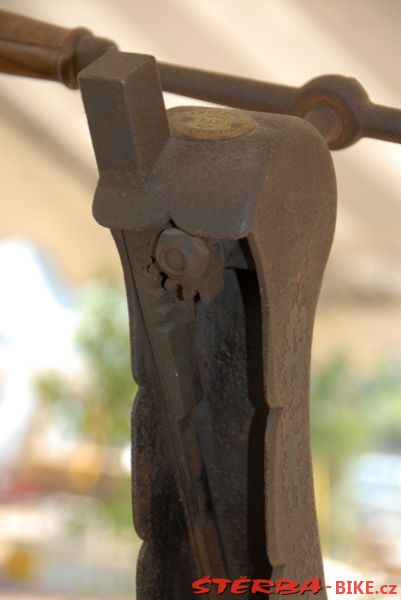 08/A. Moto velo musée, Domazan – France