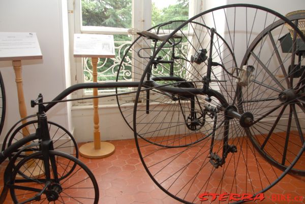 08/A. Moto velo musée, Domazan – France