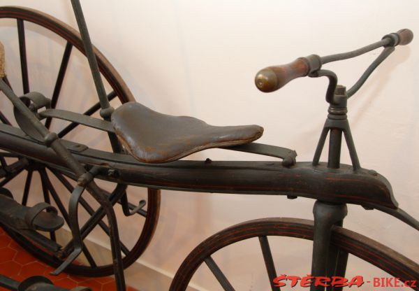 08/A. Moto velo musée, Domazan – France