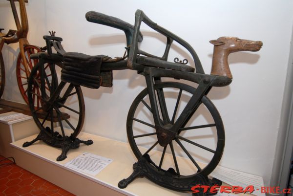 08/A. Moto velo musée, Domazan – France