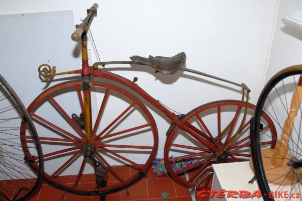 08/A. Moto velo musée, Domazan – France