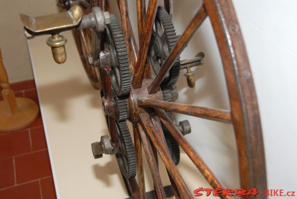 08/A. Moto velo musée, Domazan – France