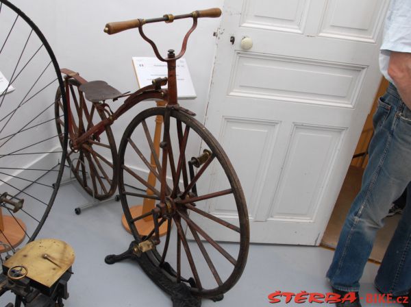 08/A. Moto velo musée, Domazan – France