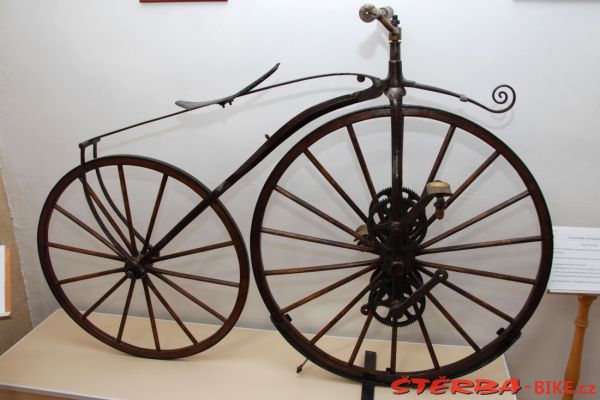 08/A. Moto velo musée, Domazan – France