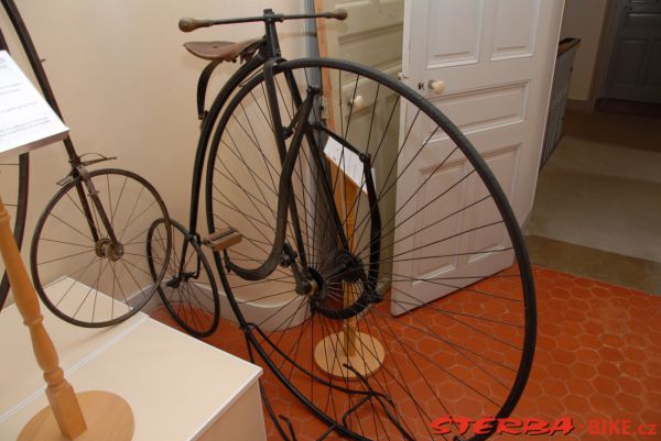 08/A. Moto velo musée, Domazan – France