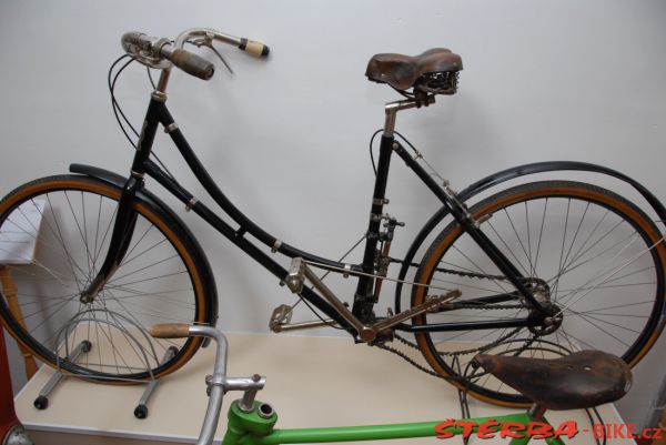 08/A. Moto velo musée, Domazan – France