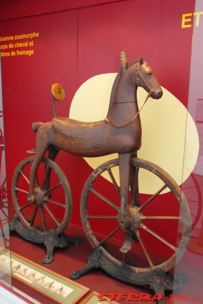 08/A. Moto velo musée, Domazan – France