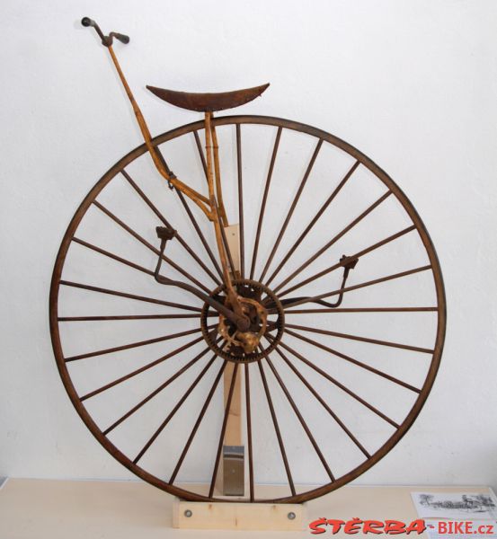 08/A. Moto velo musée, Domazan – France