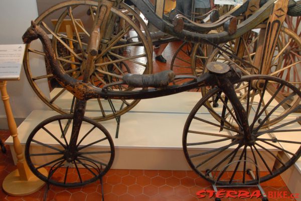 08/A. Moto velo musée, Domazan – Francie