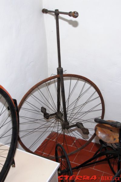 08/A. Moto velo musée, Domazan – France