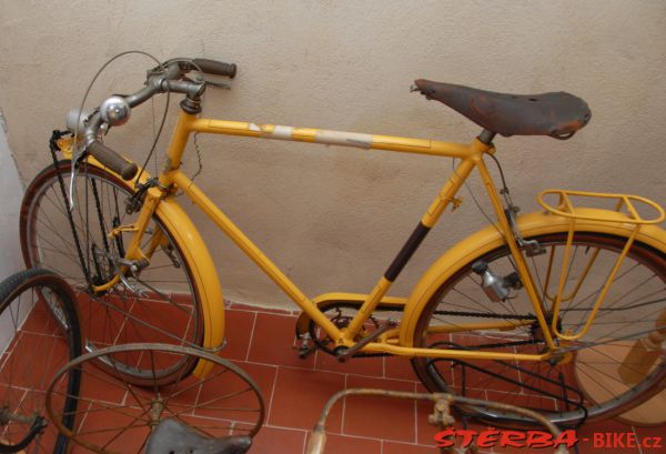 08/A. Moto velo musée, Domazan – France