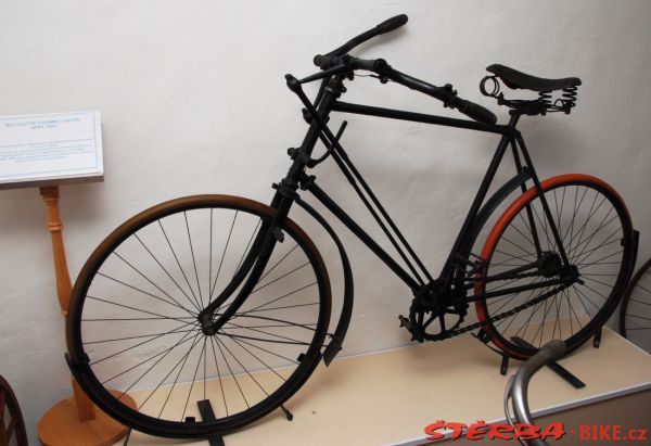 08/A. Moto velo musée, Domazan – France