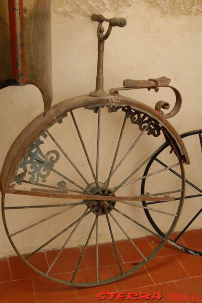 08/A. Moto velo musée, Domazan – France