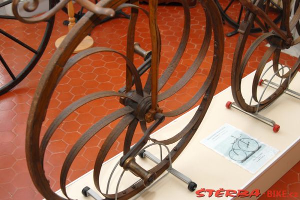 08/A. Moto velo musée, Domazan – France