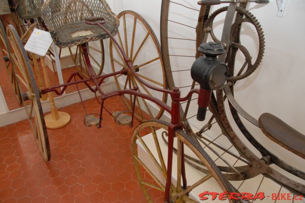 08/A. Moto velo musée, Domazan – France