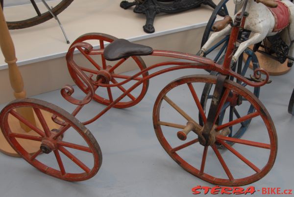 08/A. Moto velo musée, Domazan – France