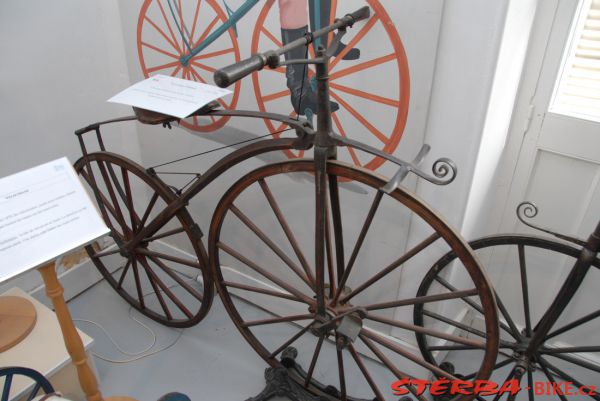 08/A. Moto velo musée, Domazan – Francie
