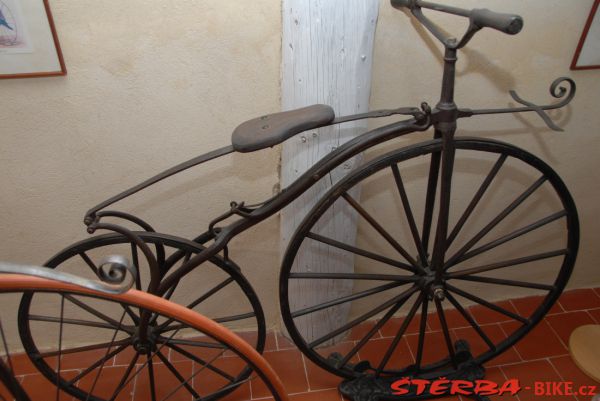 08/A. Moto velo musée, Domazan – France