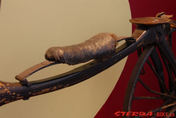 08/A. Moto velo musée, Domazan – France