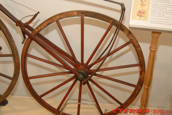 08/A. Moto velo musée, Domazan – France