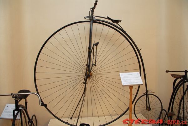 08/A. Moto velo musée, Domazan – France