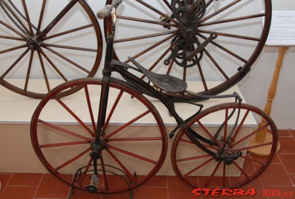 08/A. Moto velo musée, Domazan – France