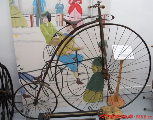 08/A. Moto velo musée, Domazan – France