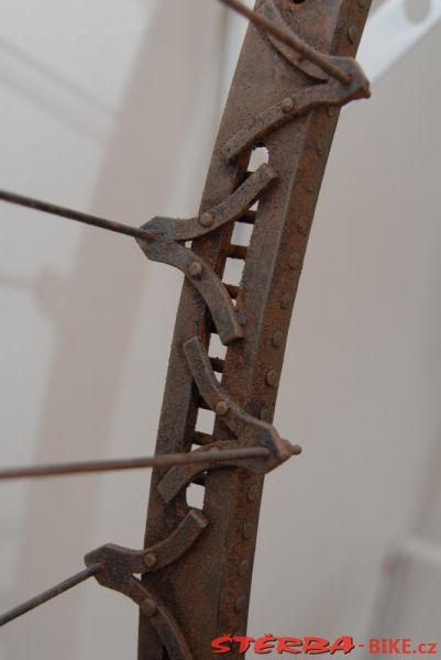 08/A. Moto velo musée, Domazan – France