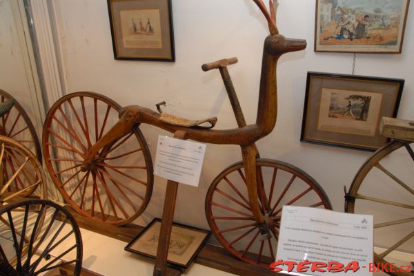 08/A. Moto velo musée, Domazan – Francie