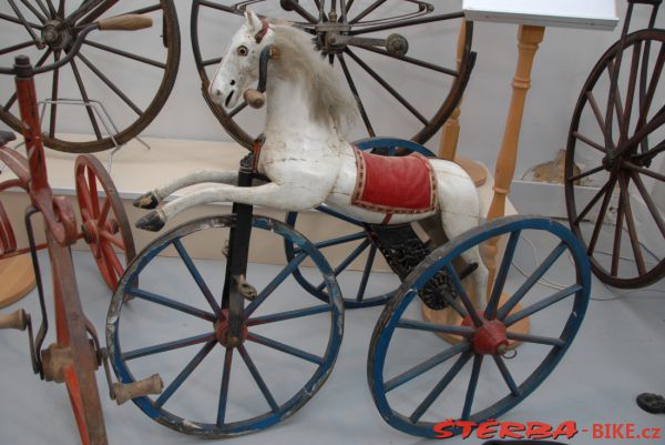 08/A. Moto velo musée, Domazan – France