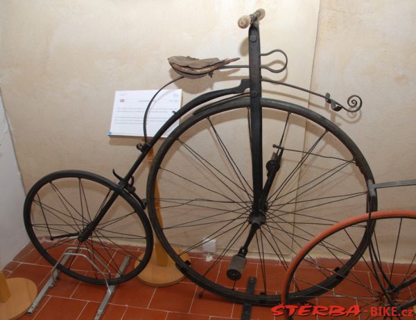 08/A. Moto velo musée, Domazan – France