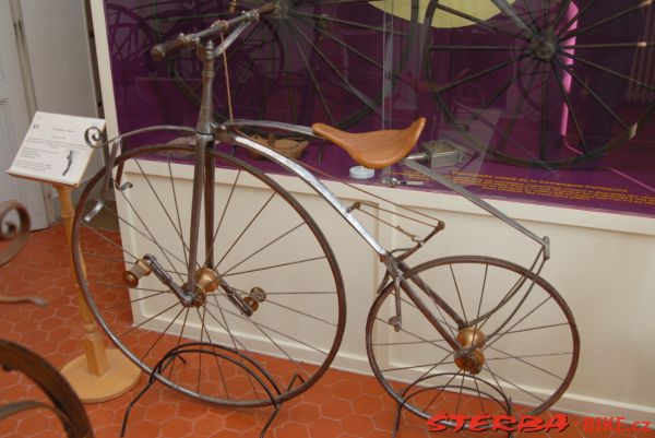 08/A. Moto velo musée, Domazan – France