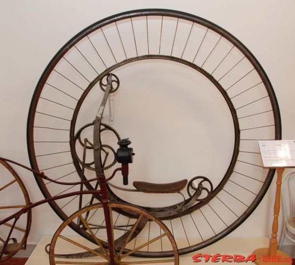 08/A. Moto velo musée, Domazan – France